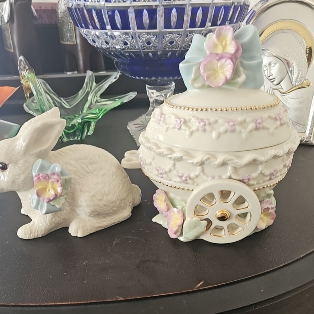 Vtg. Easter Blossom Bunny Cart With 24k Gold and Pastel Accent By Lenox 2004